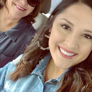 Meet your Posher, Caitlin